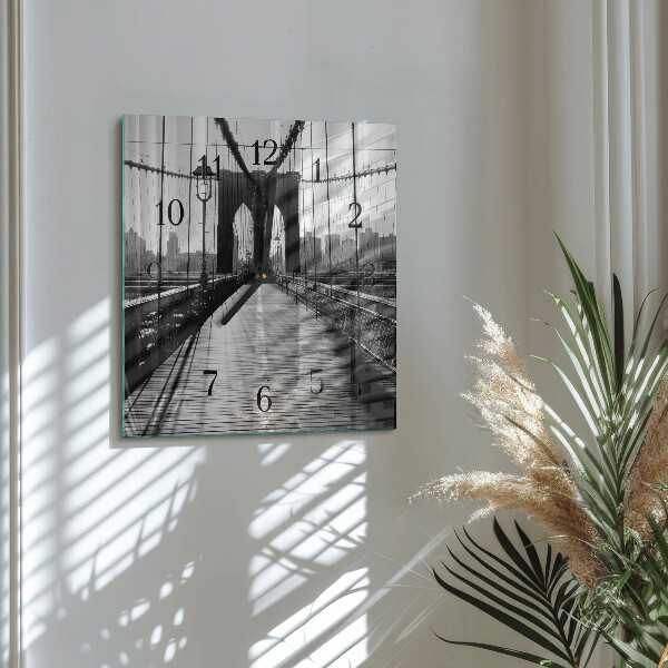Vierkante glazen wandklok Brug