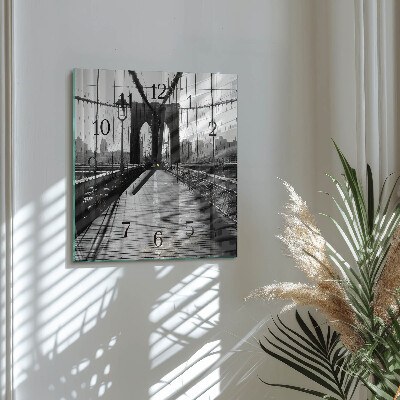 Vierkante glazen wandklok Brug