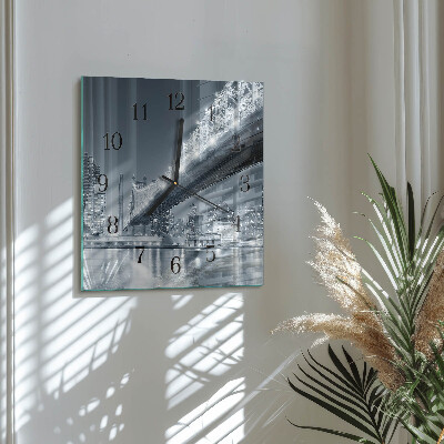Vierkante glazen wandklok Brug
