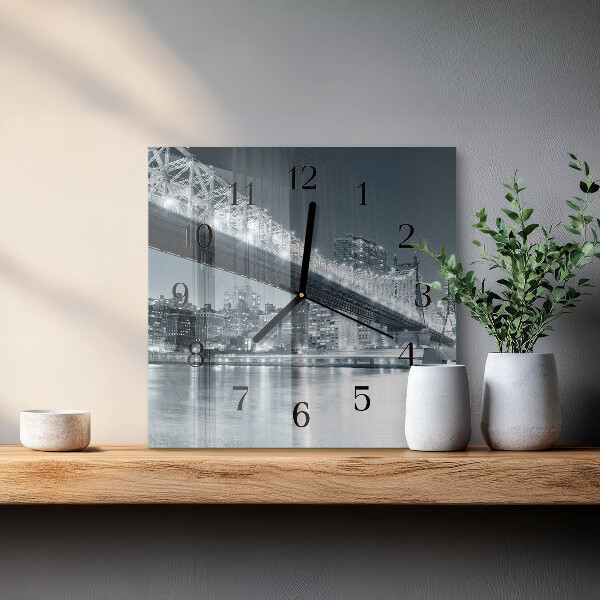 Vierkante glazen wandklok Brug