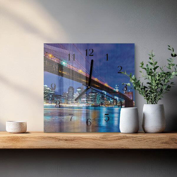 Vierkante glazen wandklok Brug