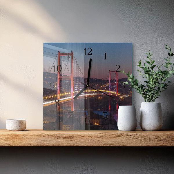 Vierkante glazen wandklok Brug