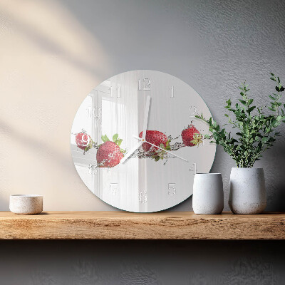 Ronde glazen klok Aardbeien in water