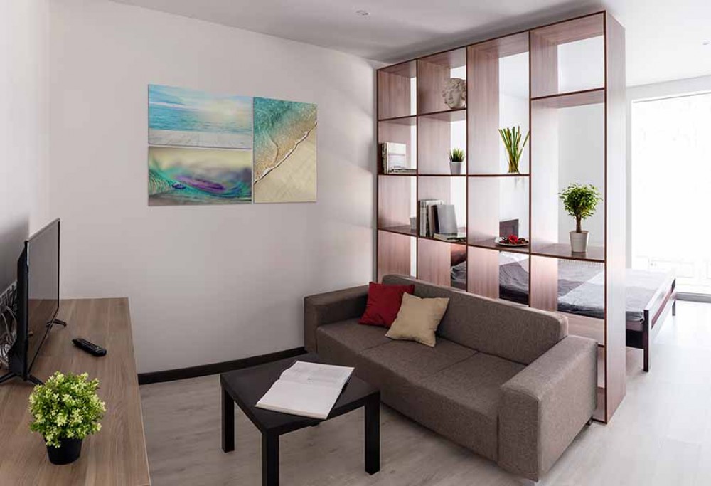 Hoe de woonkamer met de slaapkamer verzoenen?