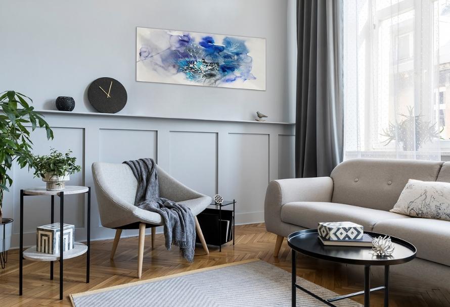 We decoreren een grijze woonkamer - welke accessoires en apparatuur zullen het interieur verlevendigen?